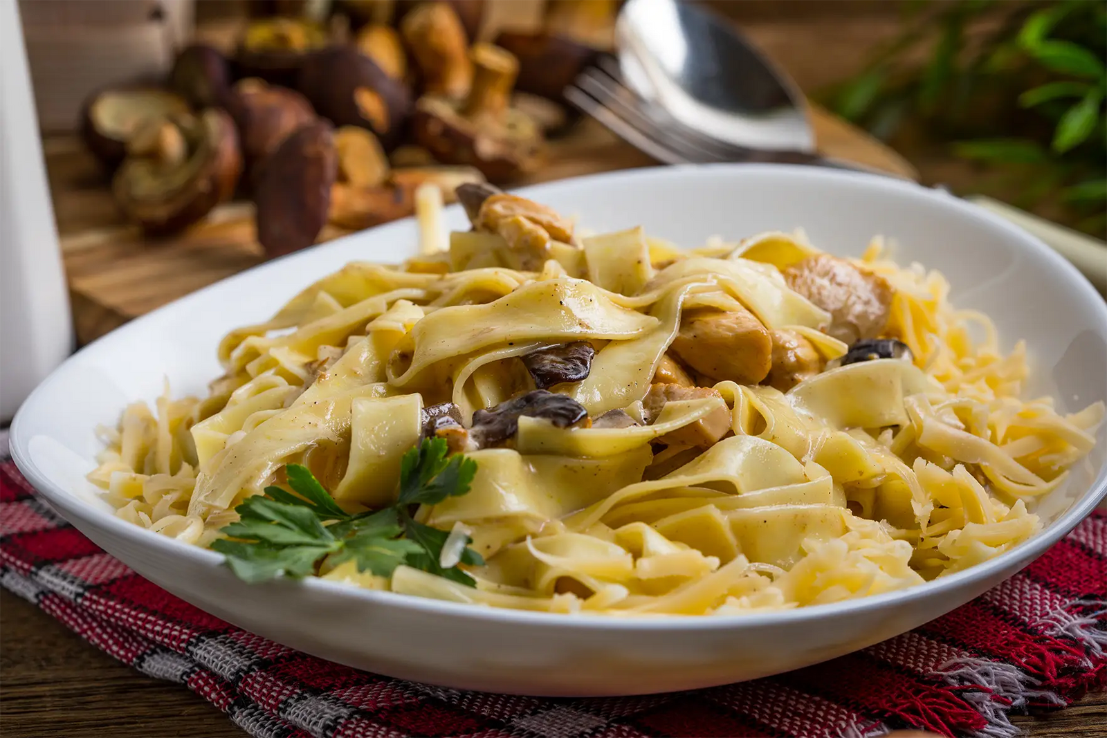Tagliatelles aux cèpes et à la crème de parmesan